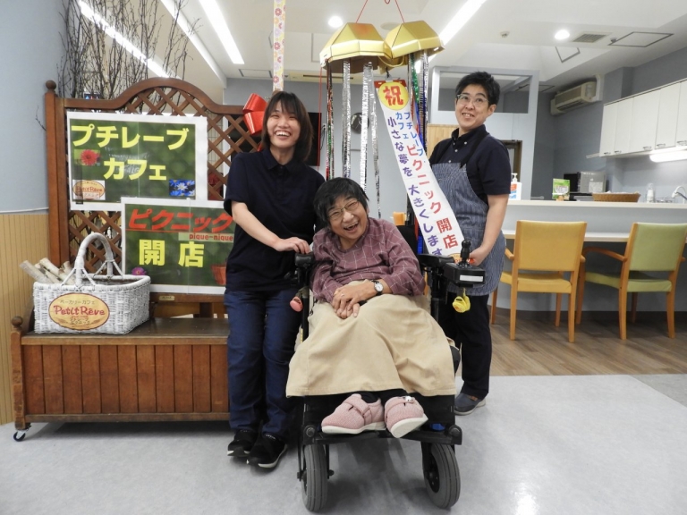 令和7年12月8日（月）、プチレーブカフェ「ピクニック」オープン！